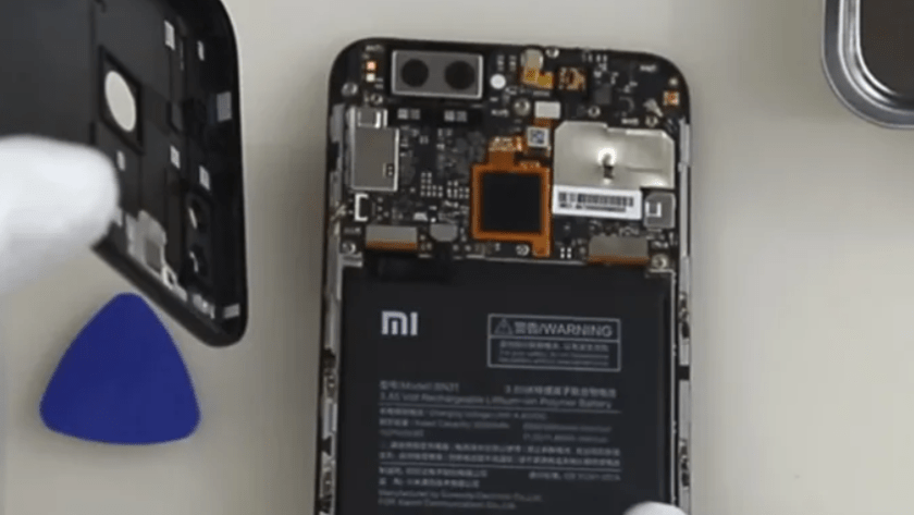 Замена нерабочей батареи на смартфоне Xiaomi